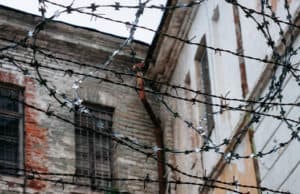 Пенсионера-убийцу отправили на восемь лет в колонию строгого режима Пенсионера-убийцу отправили на восемь лет в колонию строгого режима