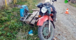 Нетрезвый житель Манжерока врезался на мотоцикле в дерево