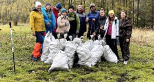 Более 10 километров тропы, ведущей к Белухе, очистили от мусора волонтеры Более 10 километров тропы, ведущей к Белухе, очистили от мусора волонтеры
