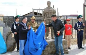Памятник воинам-интернационалистам открыли в Кош-Агаче Памятник воинам-интернационалистам открыли в Кош-Агаче