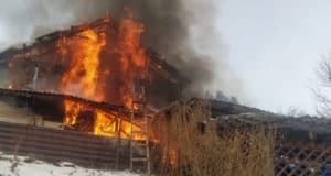 На питомнике при пожаре погибли три человека