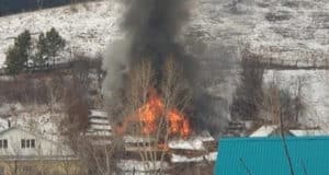 На вчерашнем пожаре есть спасшийся. СУСК возбудил дело о причинении смерти по неосторожности На вчерашнем пожаре есть спасшийся. СУСК возбудил дело о причинении смерти по неосторожности