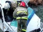 Автомобиль упал с дороги в протоку реки Кокса недалеко от села Красноярка