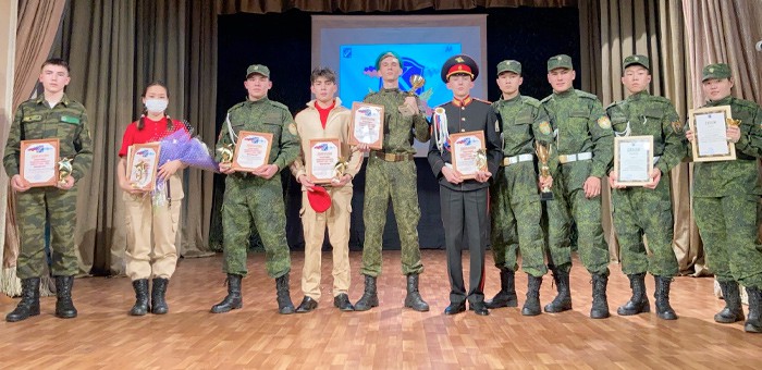 Лучшего курсанта и военно-патриотическое объединение выбрали в Горно-Алтайске