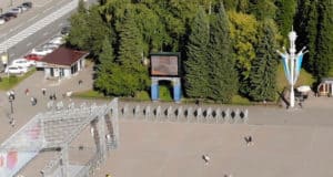 Навязчивый «рекламный шум» на центральной площади прекратится Навязчивый «рекламный шум» на центральной площади прекратится