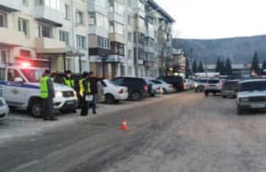 Шестилетний мальчик попал под колеса автомобиля в Горно-Алтайске Шестилетний мальчик попал под колеса автомобиля в Горно-Алтайске