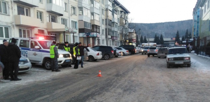 Шестилетний мальчик попал под колеса автомобиля в Горно-Алтайске