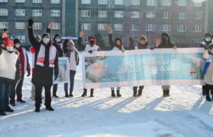 Молодая Гвардия поздравила работников ковидного госпиталя Молодая Гвардия поздравила работников ковидного госпиталя