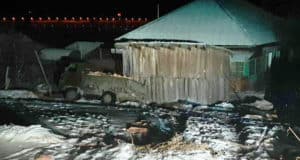 Житель Онгудая без прав врезался на УАЗе в забор