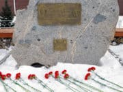 К памятному знаку на Аллее чекистов Горного Алтая возложили цветы