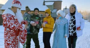 Активисты Народного фронта доставили подарки многодетным семьям