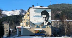 Настенную роспись, посвященную Лазарю Кокышеву, открыли в Горно-Алтайске Настенную роспись, посвященную Лазарю Кокышеву, открыли в Горно-Алтайске