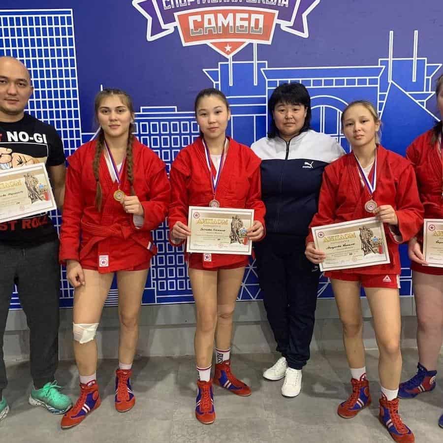 Спортсмены из Горного Алтая успешно выступили на чемпионате Сибири по самбо