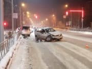 В результате столкновения автомобилей в Горно-Алтайске серьезно пострадал один из водителей В результате столкновения автомобилей в Горно-Алтайске серьезно пострадал один из водителей