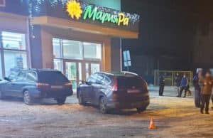 Нетрезвая водительница протаранила припаркованный автомобиль и магазин «Мария-Ра» Нетрезвая водительница протаранила припаркованный автомобиль и магазин «Мария-Ра»