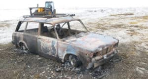 Жители Алтайского края угнали в Майме автомобиль и сожгли его Жители Алтайского края угнали в Майме автомобиль и сожгли его