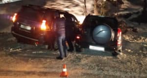 В Артыбаше столкнулись автомобили с туристами В Артыбаше столкнулись автомобили с туристами
