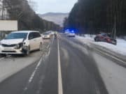 Житель Кош-Агача выехал на встречку и врезался в автомобиль с туристами Житель Кош-Агача выехал на встречку и врезался в автомобиль с туристами