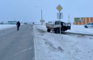 В Кош-Агачском районе водитель сбил опору дорожного освещения