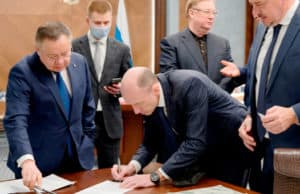 Олег Хорохордин провел рабочую встречу с министром строительства России Олег Хорохордин провел рабочую встречу с министром строительства России