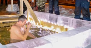 Около 2 тысяч человек приняли участие в Крещенских купаниях в Республике Алтай