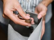 В Аносе учителям занижали зарплату