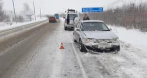 Гость из Новосибирска разогнал автомобиль на Чуйском тракте и слетел в кювет