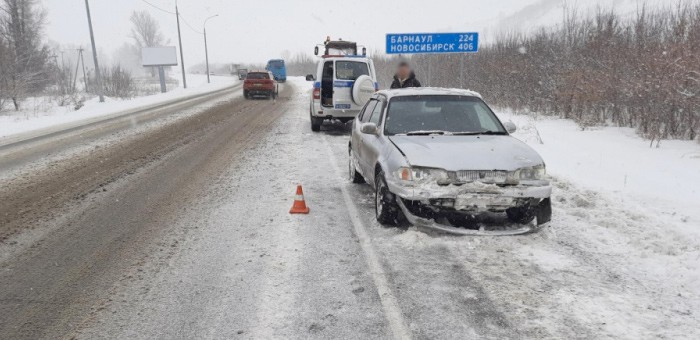 Гость из Новосибирска разогнал автомобиль на Чуйском тракте и слетел в кювет
