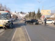 Водитель автобуса устроил ДТП, в котором пострадали три легковых автомобиля