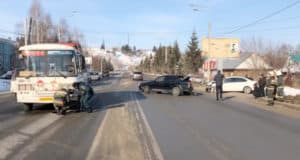 Водитель автобуса устроил ДТП, в котором пострадали три легковых автомобиля Водитель автобуса устроил ДТП, в котором пострадали три легковых автомобиля