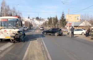 Водитель автобуса устроил ДТП, в котором пострадали три легковых автомобиля Водитель автобуса устроил ДТП, в котором пострадали три легковых автомобиля