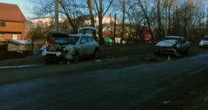 Автоледи занесло на скользкой дороге: два автомобиля разбиты Автоледи занесло на скользкой дороге: два автомобиля разбиты