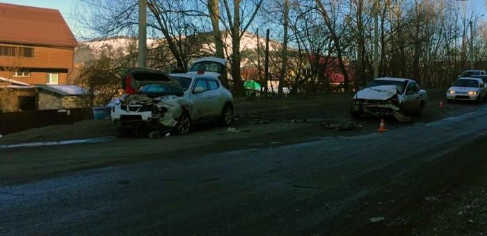 Автоледи занесло на скользкой дороге: два автомобиля разбиты