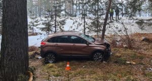 57-летний водитель разогнался и слетел в кювет возле Манжерока 57-летний водитель разогнался и слетел в кювет возле Манжерока