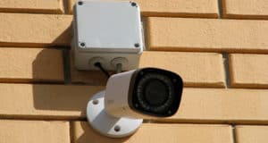 Зоркий глаз: камеры видеонаблюдения помогают присматривать за детьми и домашним хозяйством