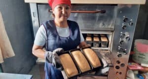 Социальный контракт помог жительнице Мухор-Тархаты открыть пекарню