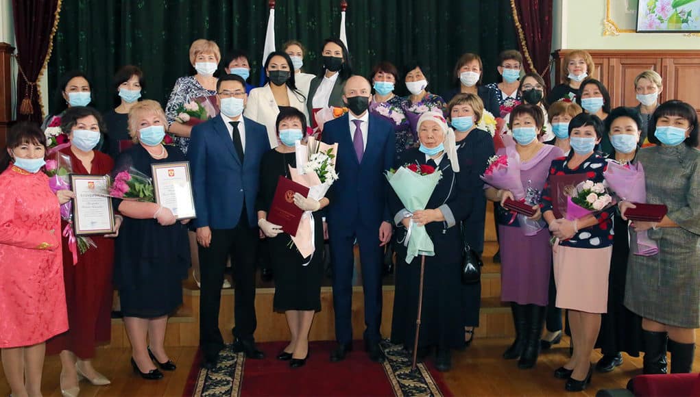 В Республике Алтай наградили выдающихся женщин