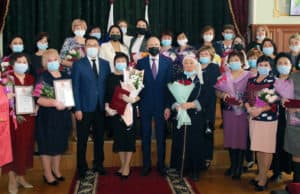 В Республике Алтай наградили выдающихся женщин В Республике Алтай наградили выдающихся женщин