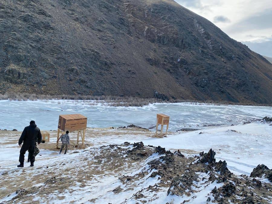 Соколиную семью, изъятую у браконьеров, выпустят на волю в Горном Алтае