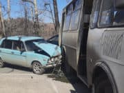 ВАЗ врезался в автобус, который разворачивался на Чуйском тракте ВАЗ врезался в автобус, который разворачивался на Чуйском тракте