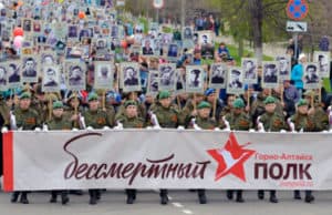 В этом году «Бессмертный полк» пройдет в обычном формате, а не в онлайне В этом году «Бессмертный полк» пройдет в обычном формате, а не в онлайне