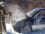 Toyota Ipsum загорелась на Чуйском тракте Toyota Ipsum загорелась на Чуйском тракте