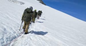 Пограничники предупредили об ответственности фирм, организующих походы на Белуху