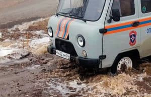 В Кастахте подтопило дорогу к школе В Кастахте подтопило дорогу к школе