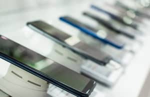 Магазин не хотел возвращать деньги за некачественный смартфон, а теперь заплатит в пять раз больше Магазин не хотел возвращать деньги за некачественный смартфон, а теперь заплатит в пять раз больше