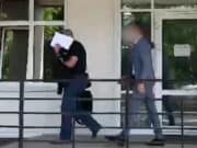 Бывшего начальника миграционной службы обвинили в получении взяток и отправили под домашний арест Бывшего начальника миграционной службы обвинили в получении взяток и отправили под домашний арест