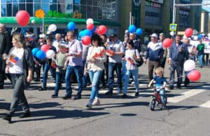 5 тысяч человек приняли участие в первомайском шествии в Горно-Алтайске 3 тысячи человек приняли участие в первомайском шествии в Горно-Алтайске