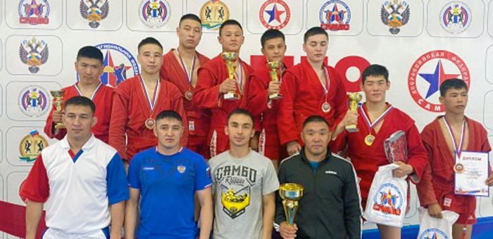Спортсмены с Алтая завоевали медали на Кубке мэра Новосибирска по боевому самбо