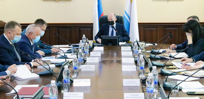 Чем живет республика: Олег Хорохордин провел совещание с главами районов и города