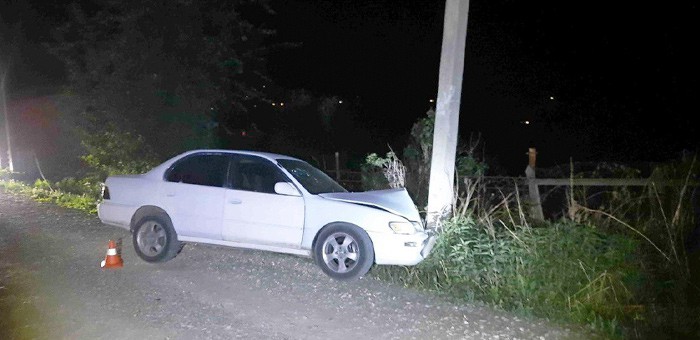 В Майминском районе водитель врезался в опору ЛЭП